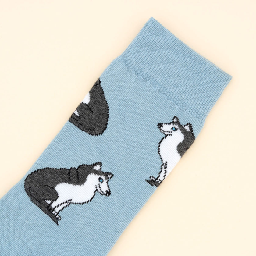Chaussettes bleues avec motifs huskis, de la marque Coucou Suzette.