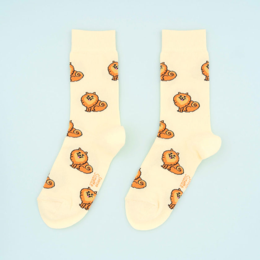 Chaussettes jaunes pales avec motifs spitz, de la marque Coucou Suzette.