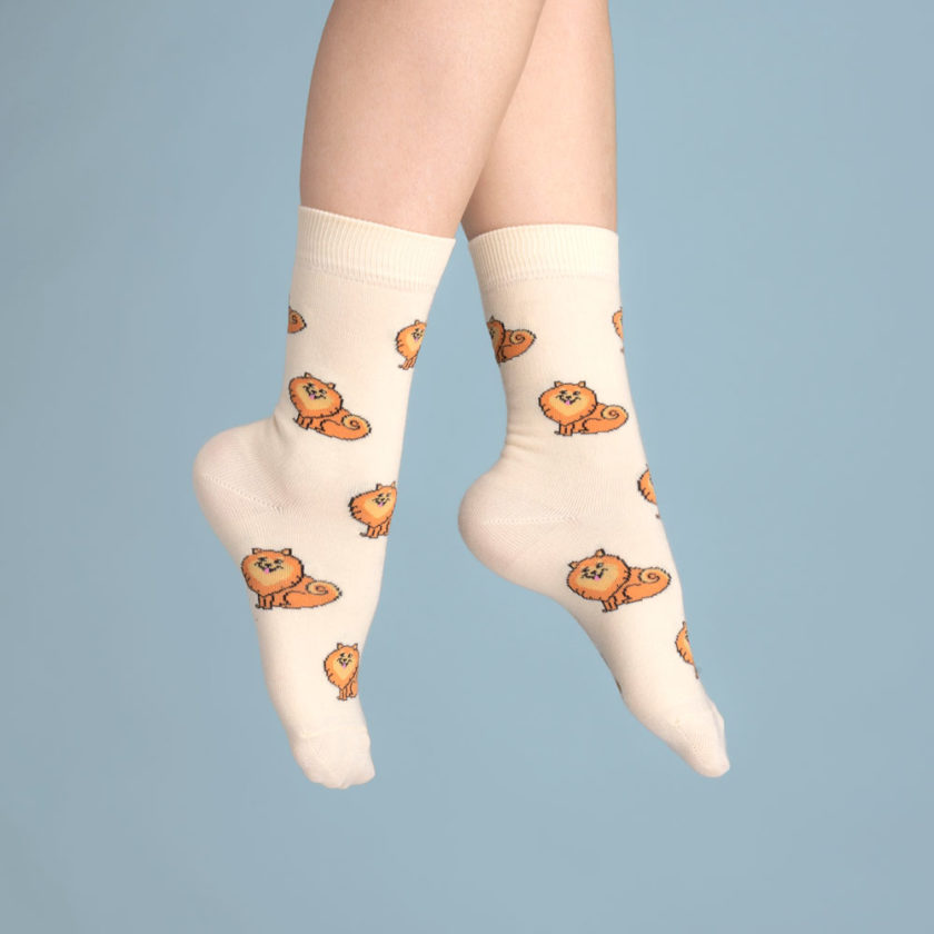 Chaussettes jaunes pales avec motifs spitz, de la marque Coucou Suzette.