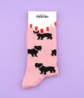 Chaussettes roses pales avec motifs staffie, de la marque Coucou Suzette.