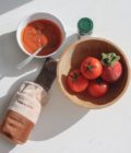 Jouet d'enrichissement nasal pour chien en forme de soupe de tomates, de la marque Pups & Bubs