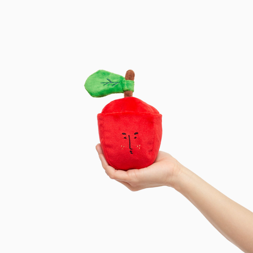 Jouet pour chien en forme de pomme rouge, de la marque The Furry Folks