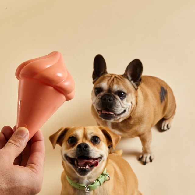 Jouet pour chien en forme de cornet de crème glacée, couleur orange, de la marque Barc London