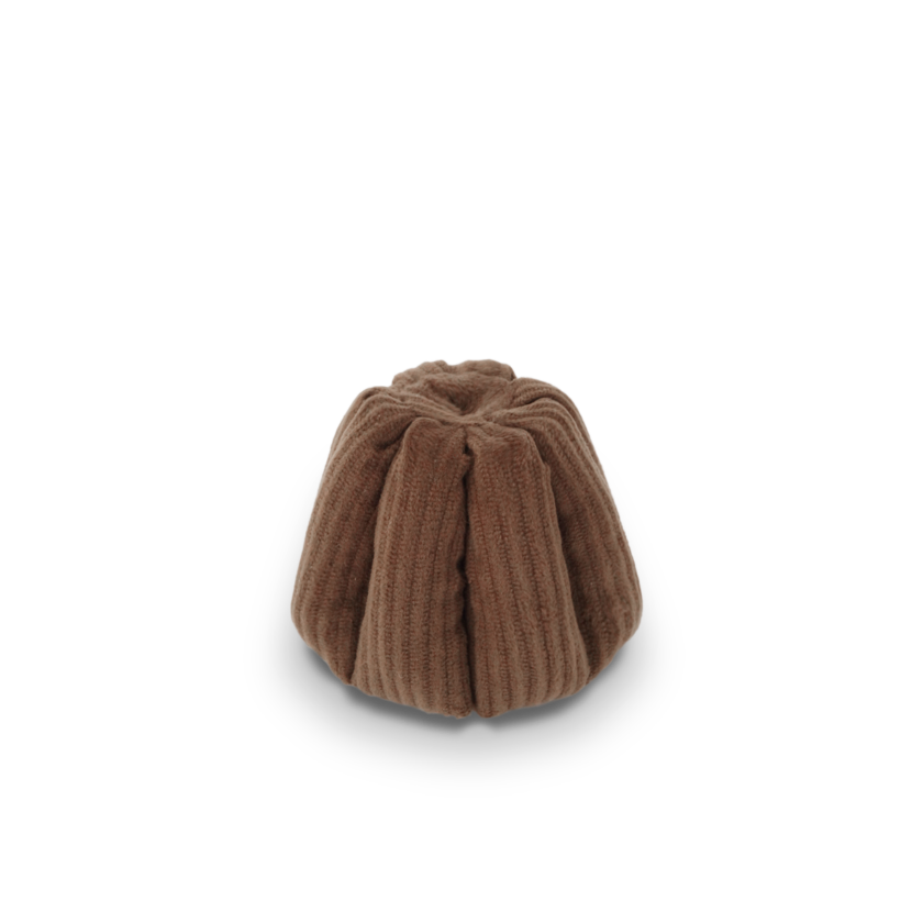 Jouet d'enrichissement pour chien en forme de canelé, de la marque LAMBWOLF COLLECTIVE