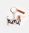 Porte-clés en cuir végétalien en forme de teckel, de la marque Caroline Gardner
