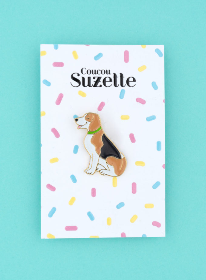 Pin's en laiton représentant un beagle, de la marque Coucou Suzette